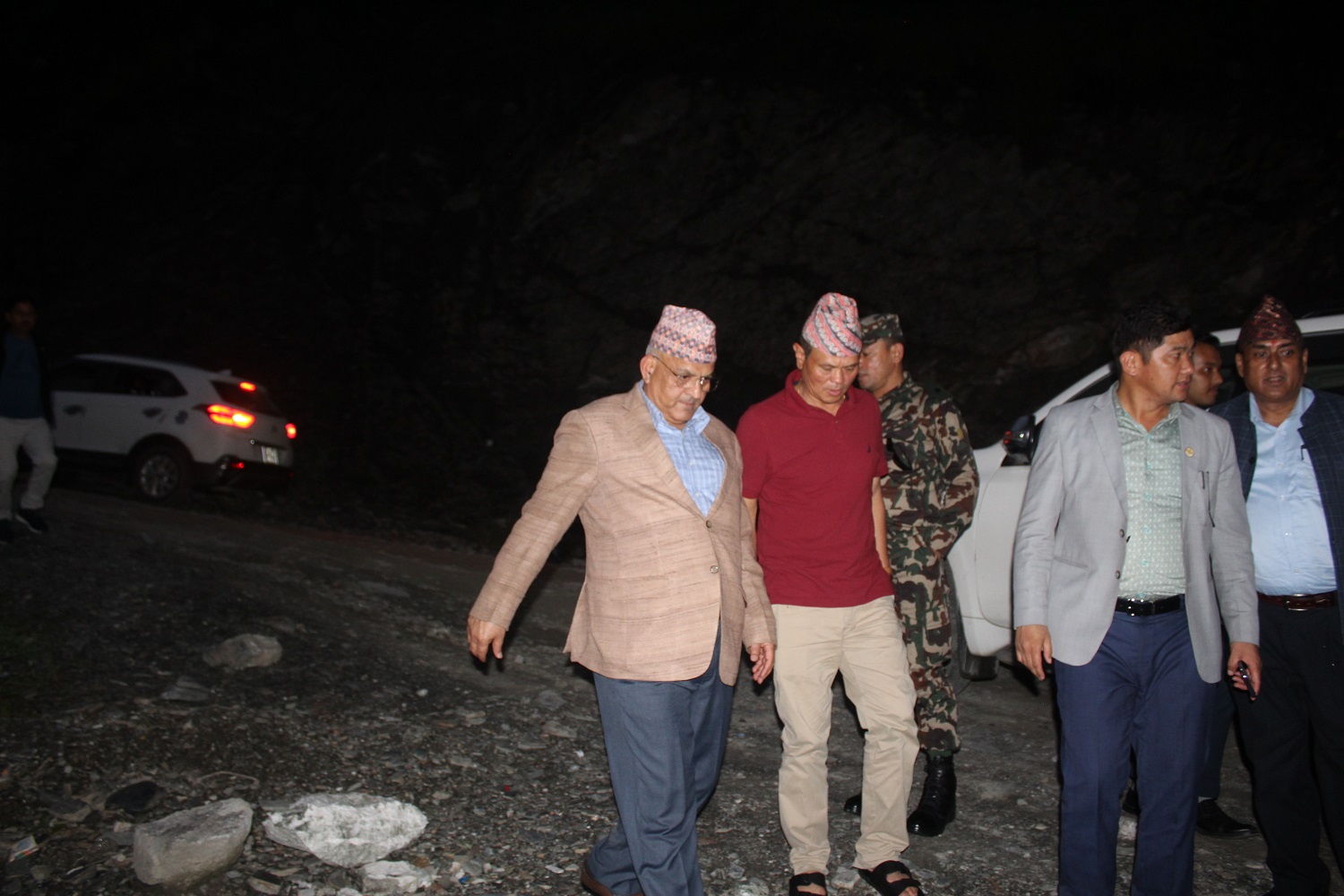 मुख्य मन्त्री पाण्डेद्धारा फापरखेतको पहिरो निरिक्षण, फापरखेत खण्डको वैकल्पिक सडक, पखेर सिम बेलिब्रिज बनाउन माग  