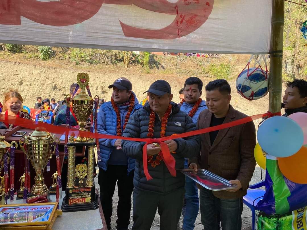 दुखुबेसीमा निर्मित खेलमैदान उद्घाटन