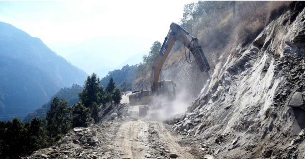 म्याग्दीका पाँचवटा ग्रामीण सडक स्तरोन्नति गरिँदै