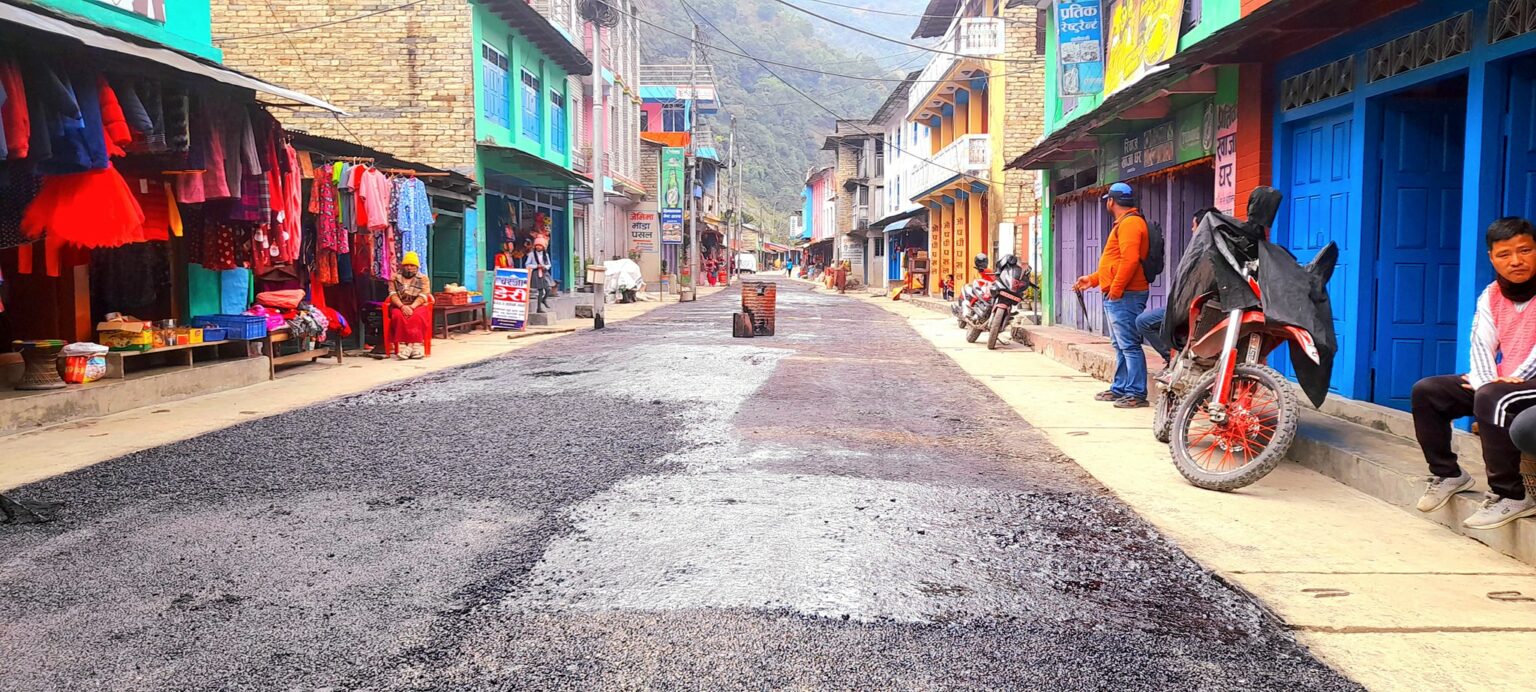 सम्झौता बिना नै सकियो तातोपानीको ३ सय मिटर सडक कालोपत्रे