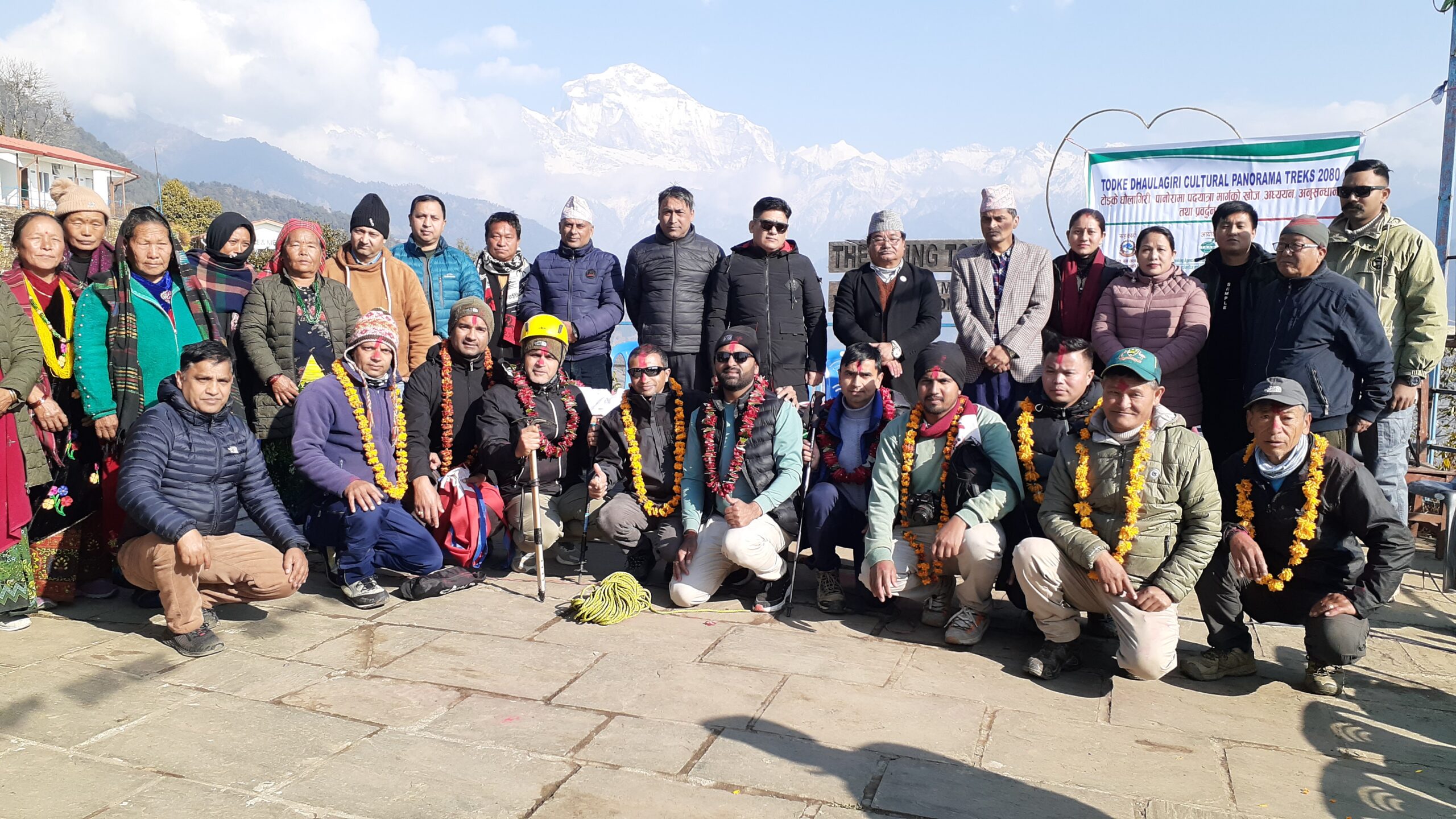 धौलागिरी बेसक्याम्प पुग्ने नयाँ रुट खोज्न निस्कियो टानको टोली