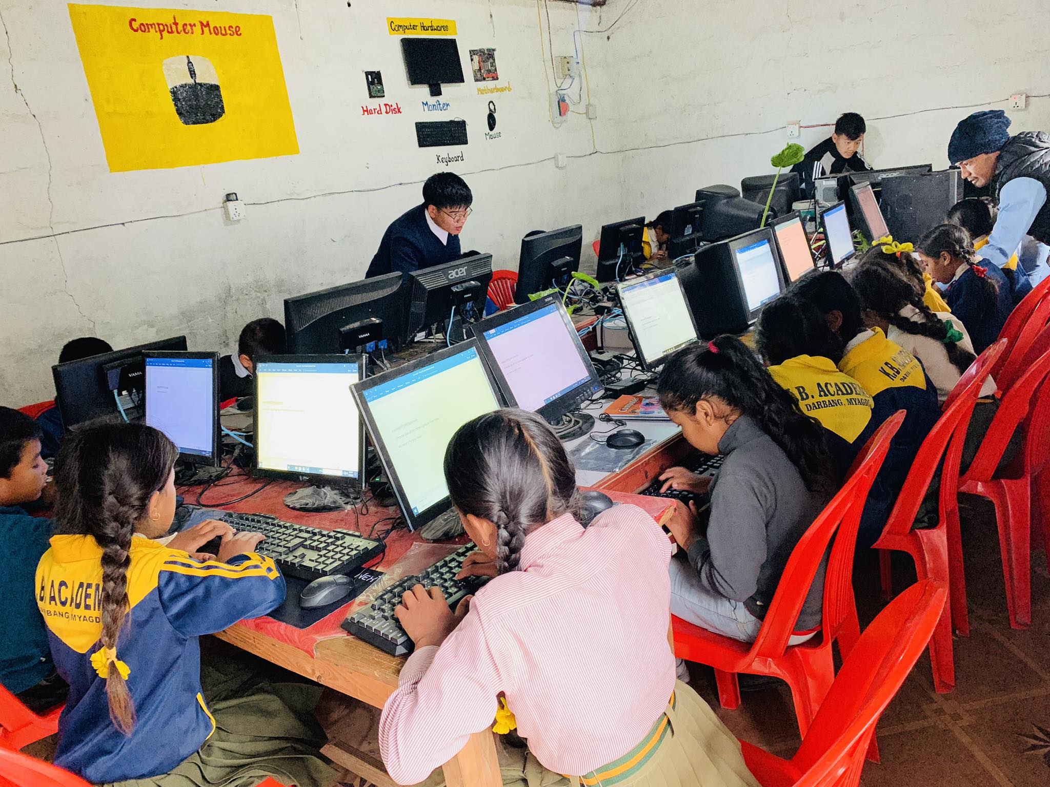 केवि एकेडेमीमा आइटि क्लासको तयारी ःप्रविधि र सीप सँगसँगै