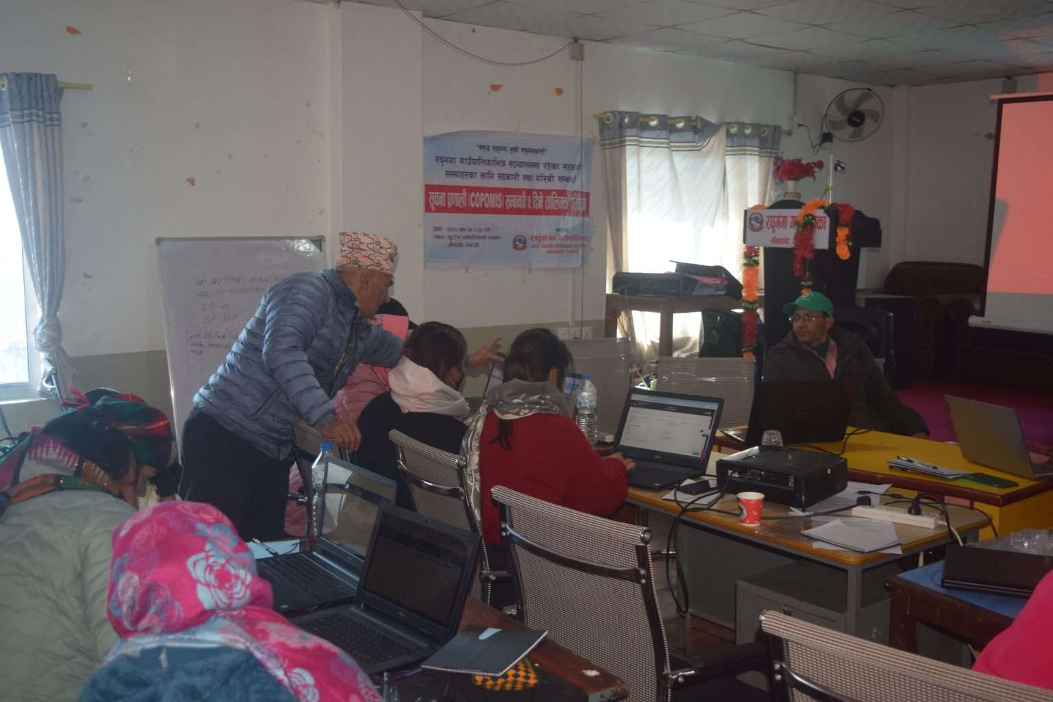 रघुगंगाका महिला सहकारीहरुलाई सूचना प्रणाली सम्वन्धी तालिम