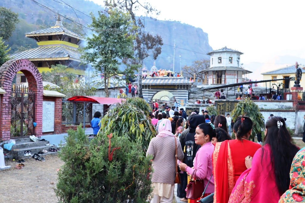 गलेश्वरमा भक्तजनको भीड तस्विरमा हेर्नुहोस्