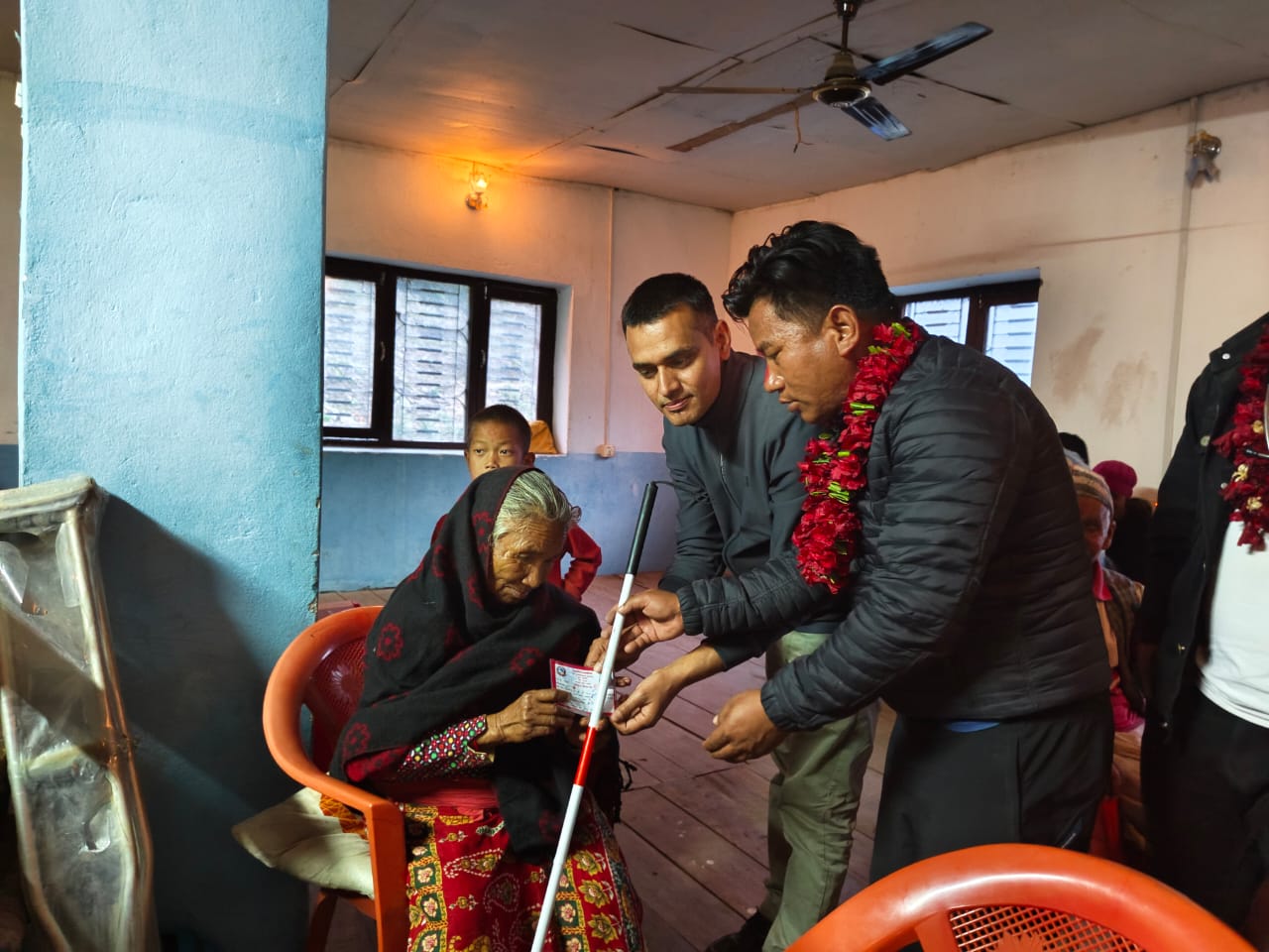 धवलागिरीका अपाङ्गलाई घुम्ति शिविर मार्फत परिचयपत्र र सहायता सामग्री वितरण