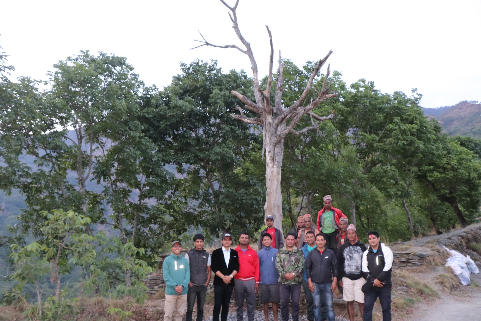 पुरानो चौतारी संरक्षण अभियानमा जुट्यो खुम्लिया यूवा क्लव