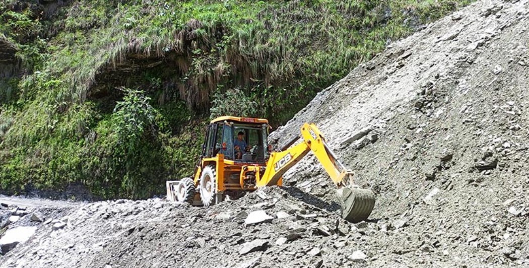 अवरुद्ध बेनी-दरबाङ सडक खुल्यो