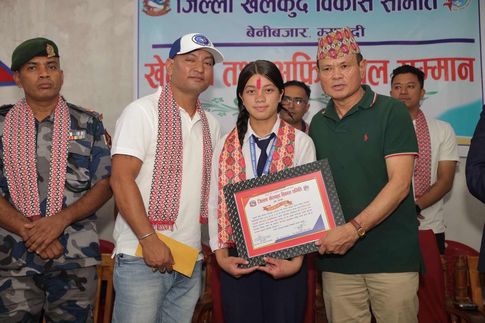 पदक विजेता खेलाडीलाई सम्मान (तस्विर सहित)