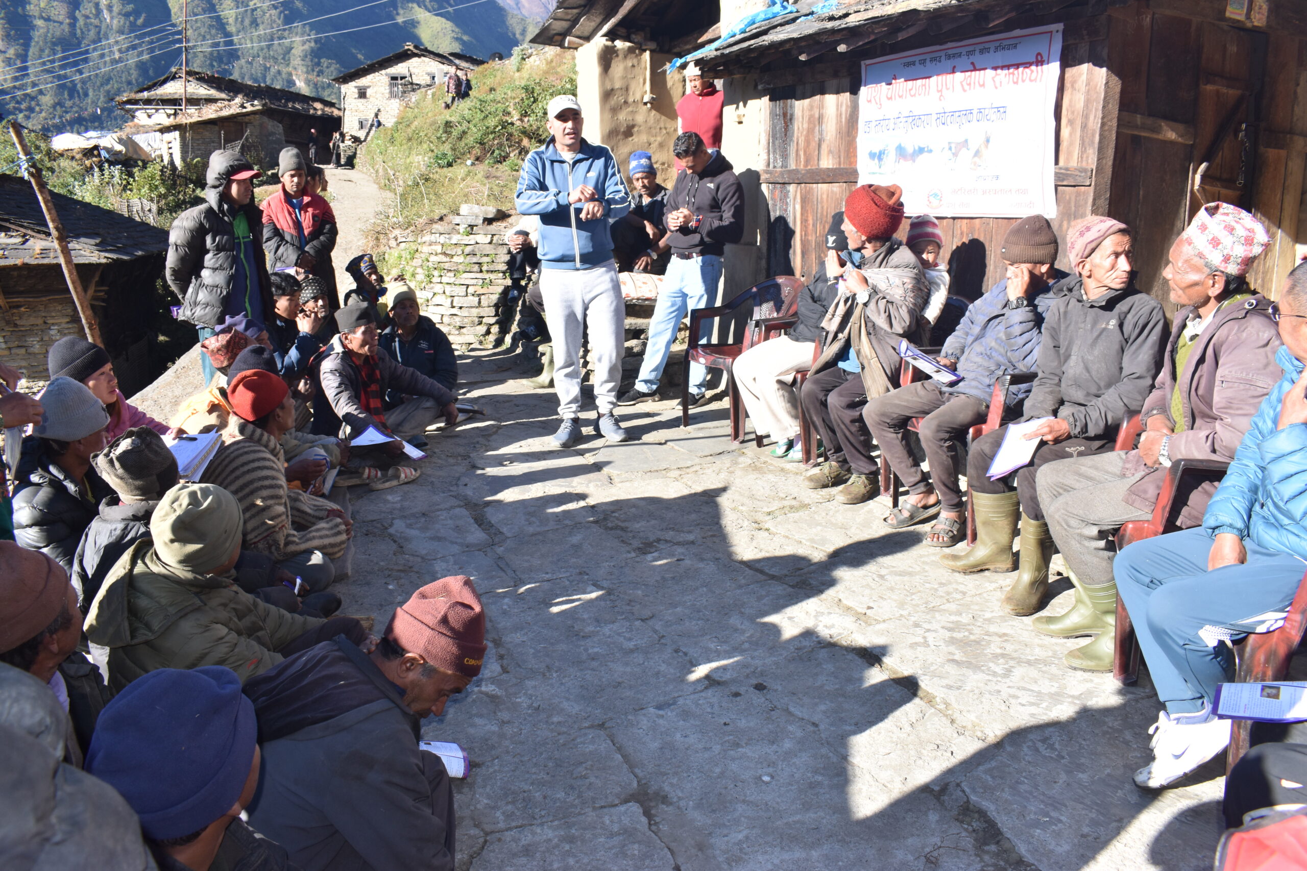 गुर्जाका पशुपालक किसानलाई पशुचौपायमा पूर्ण खोपबारे सचेतना