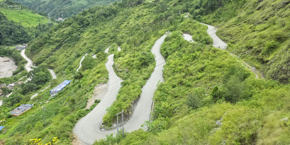 जलविद्युत् आयोजनाको सहयोगमा गाउँपालिका केन्द्र जोड्ने सडक स्तरोन्नति सुरु